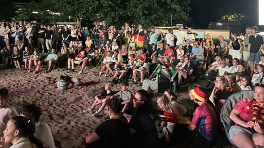 1.700 Besucher feiern Last-Minute-Sieg: Unvergleichliche Stimmung beim zweiten Public Viewing
