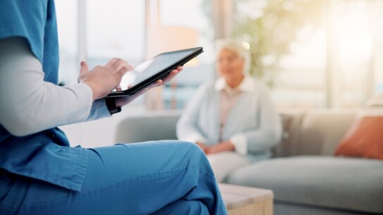 Digitales Know-how für die häusliche Pflege