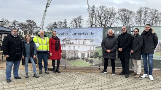 Erster Spatenstich für die CH OLEOCHEMICALS GmbH im EQ Businesspark