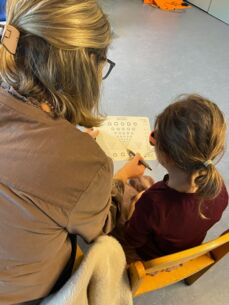 Lions Club veranstaltet Augenscreening in der KiTa Kranichstraße
