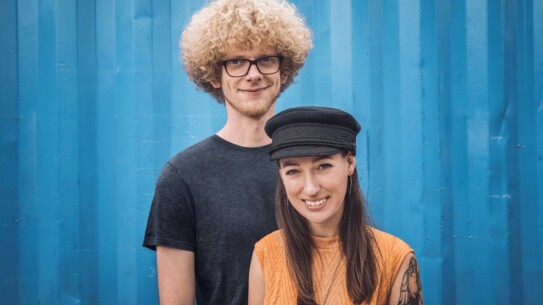 Neue Lieder op platt mit dem Duo Tüdelband