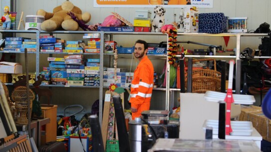 Stöbern, entdecken, Gutes tun – Trödelmarkt auf dem Recyclinghof Schmalfeld