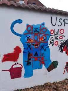 Werke an der Wand zwischen Marschweg und Hamburger Straße mutwillig beschädigt