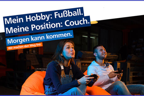 Mein Hobby: Fußball. Meine Position: Couch.