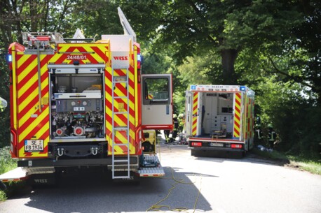 Feuerwehr rettet eingeklemmte Insassen nach schwerem Verkehrsunfall