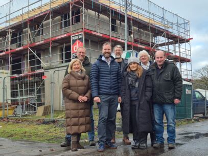 Neubau von Notunterkünften stärkt Unterbringungskapazitäten