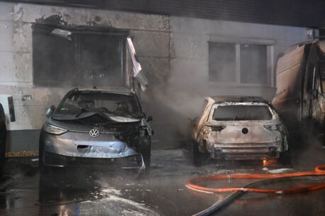 Mehrere Fahrzeuge in Kaltenkirchener Autohaus durch Feuer zerstört!