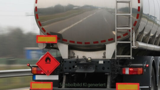 Alkoholisierter Tankwagenfahrer kommt von der Fahrbahn ab