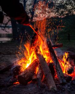 Brandbeschleuniger am Lagerfeuer - Jugendliche lebensgefährlich verletzt