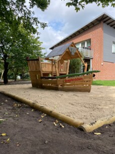 Neues Spielschiff bereichert die Kita Tausendfüßler Krückauring