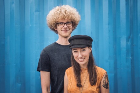 Neue Lieder op platt mit dem Duo Tüdelband