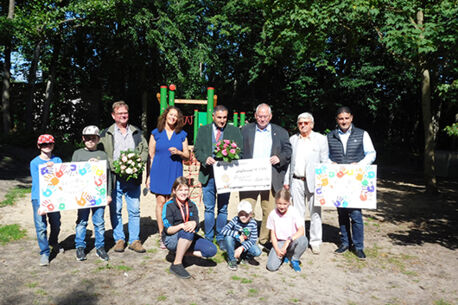 Übergabe einer Spende für die Grundschule Flottkamp