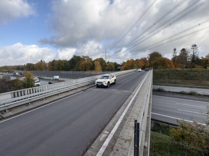 Asphaltarbeiten: Brücke im Harksheider Weg eine Woche gesperrt