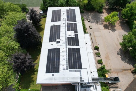 Stadt Quickborn erreicht Meilenstein bei Eigenstromerzeugung mit PV-Anlagen