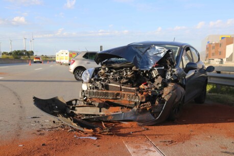 Schwerer Verkehrsunfall auf der A7: Drei PKW zerstört – sieben Verletze