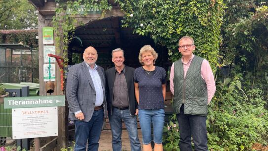 Wichtiger Partner im Tierschutz: Quickborns Bürgermeister Thomas Beckmann besucht Wildtier- und Artenschutzzentrum