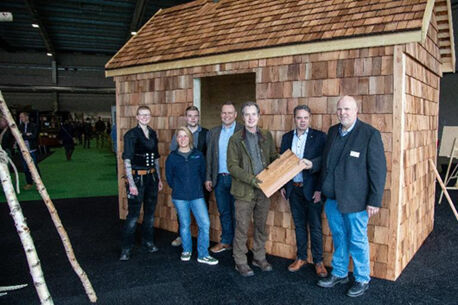  Outdooor 2022: WALDEN Hütte an Arche Warder übergeben