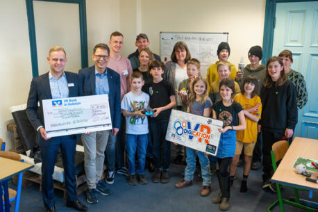 VR Bank in Holstein setzt sich für die MINT-Förderung an Schulen ein
