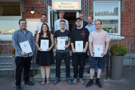 "Es dürften gerne etwas mehr sein" - Freisprechung der Maler- und Lackierer-Innung Segeberg