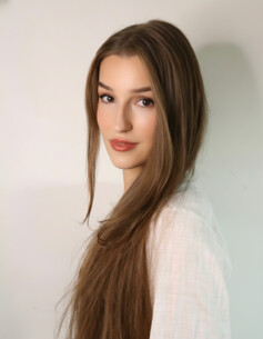 Inés Cihal als „Paloma Nakana“