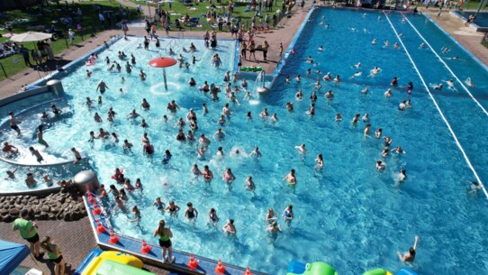 „Beats am Beckenrand" und Open Air-Kino bringen Sommerstimmung ins Freibad Quickborn