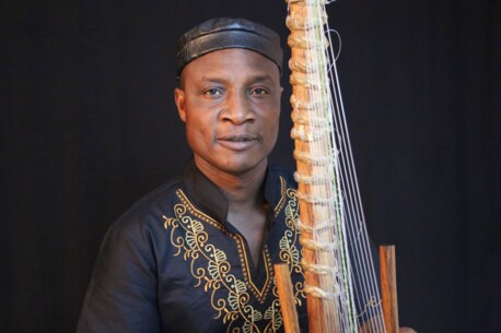 Adjiri Odametey - Afrikanische Weltmusik im Hof Lübbe