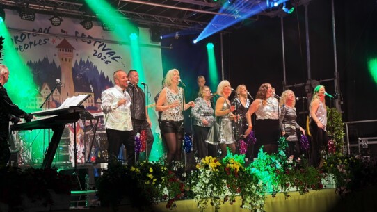 Stimmgewaltiges Heimspiel trotz Dauerregens- Soateba beim European Peoples' Festival