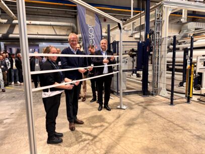 pelzGROUP weiht weltweit modernste Vliesstofflinie in Wahlstedt ein