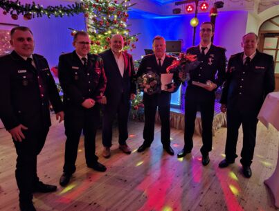 Von 10 bis 50 Jahren: Quickborner Feuerwehr ehrt langjährige Kameraden