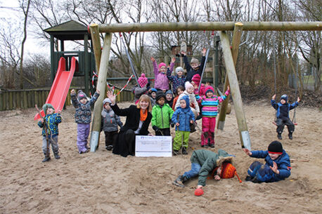 Norderstedter Bank besucht Regenbogenkinder