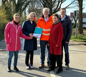 Neue Bahnstation für Henstedt-Ulzburg mit InfraSpot.SH: Staatssekretärin übergibt Förderbescheid
