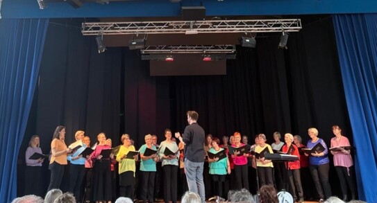 "Singing just for Joy": chor'82 und Black Rose Gospel Chor feiern gemeinsames Sommerkonzert