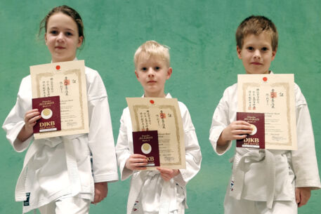 Karate von Anfang an: Nachwuchs besteht Prüfung