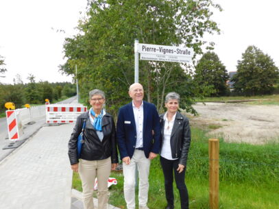 „Pierre-Vignes-Straße“ in Kaltenkirchen feierlich enthüllt