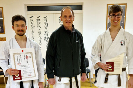 Erfolgreiche Dan-Prüfung für Karatekas der Kaltenkirchener Turnerschaft