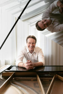 „Nicht allein“ – Ein herzerwärmender Abend für die kalten Tage mit Rainer Bielfeldt