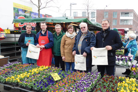 1. Wochenmarkt auf dem Holstenplatz