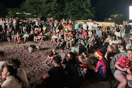 1.700 Besucher feiern Last-Minute-Sieg: Unvergleichliche Stimmung beim zweiten Public Viewing