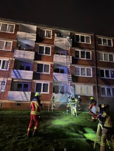Dramatischer Feuerwehreinsatz in Kaltenkirchen: Bewohner riefen von Balkon um Hilfe!