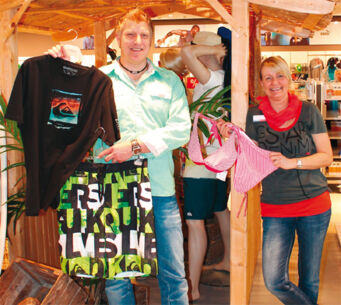 Sommer, Sonne, Bikinis und Badehosen