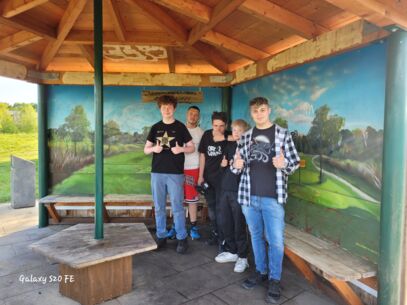 Teamwork im Flottmoorpark - Jugendhütte wieder in Schuss
