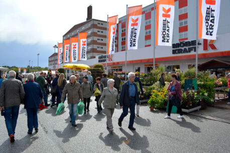 Riesen-Flohmarkt bei Möbel Kraft (Fotogalerie)