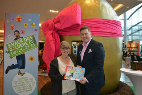 Goldenes Ei von dodenhof hat sich geöffnet