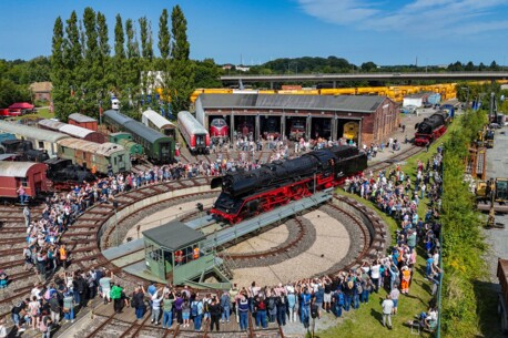 Eisenbahnsternfahrt nach Neumünster zur Dampfloklegende 01 1104 am 23.05.26