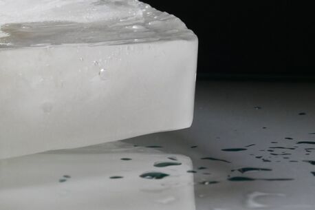 Wie viel Eis ist geschmolzen? – Netzwerk Klimaberufe“ lüftet Eisblock-Geheimnis auf der Holstenköste