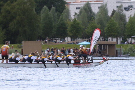 Im Gleichschlag zum Sieg: Drachenbootrennen kehrt an den Norderstedter Stadtparksee zurück