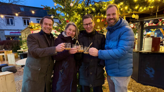 Großzügige Spende von Famila für das Weihnachtshilfswerk Kaltenkirchen