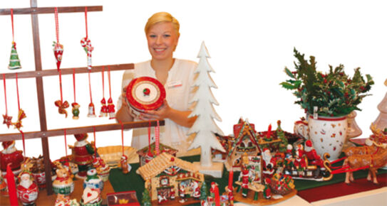 Der Weihnachtsmarkt im Zelt lädt zum Entdecken ein