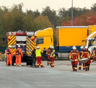 Gefahrguteinsatz! Zwölf Personen bei Austritt von Batteriesäure verletzt