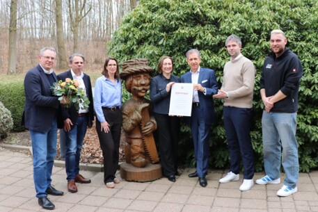 Agentur für Arbeit ehrt Jorkisch mit Ausbildungszertifikat